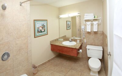 Ramada by Wyndham Fresno North