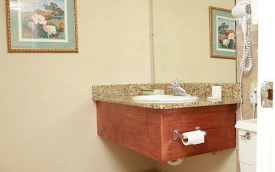 Ramada by Wyndham Fresno North