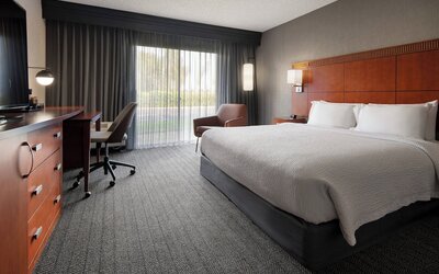 Courtyard by Marriott Fresno
