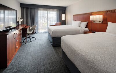 Courtyard by Marriott Fresno