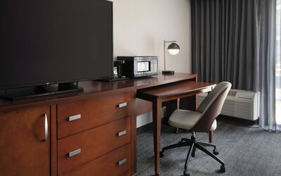 Courtyard by Marriott Fresno