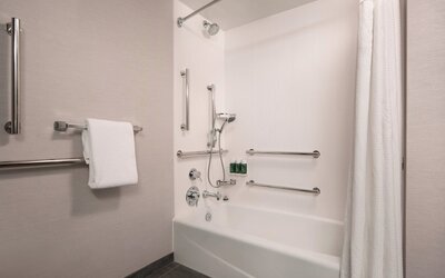 Courtyard by Marriott Fresno