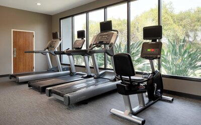Courtyard by Marriott Fresno