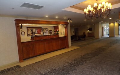 Piccadilly Inn Airport