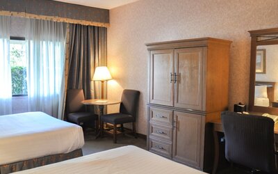 Piccadilly Inn Airport