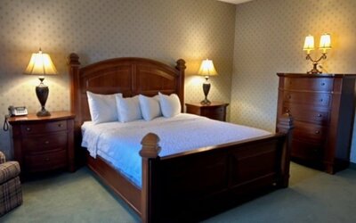Piccadilly Inn Airport
