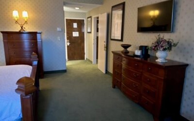 Piccadilly Inn Airport