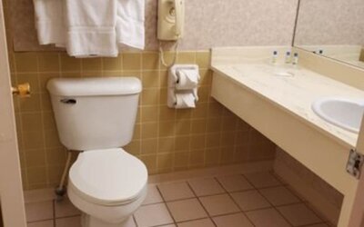 Piccadilly Inn Airport
