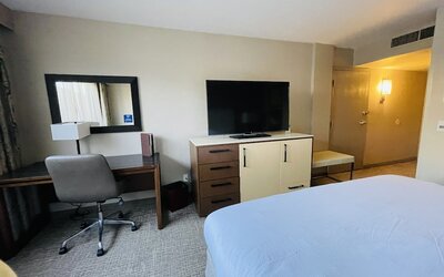 DoubleTree by Hilton Fresno Convention Center