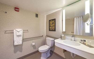 DoubleTree by Hilton Fresno Convention Center