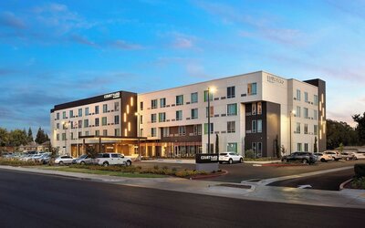 Courtyard by Marriott Fresno Clovis