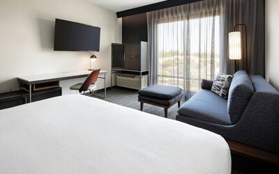 Courtyard by Marriott Fresno Clovis