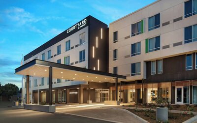 Courtyard by Marriott Fresno Clovis
