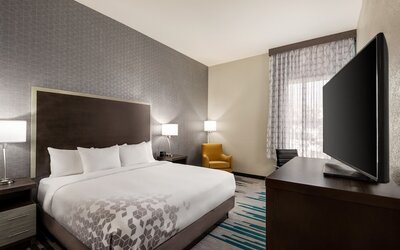 La Quinta Inn & Suites by Wyndham Clovis CA