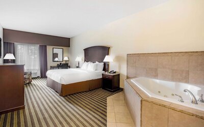 La Quinta Inn & Suites by Wyndham Fowler