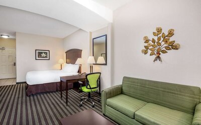 La Quinta Inn & Suites by Wyndham Fowler