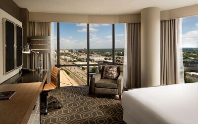DoubleTree by Hilton Dallas - Campbell Centre