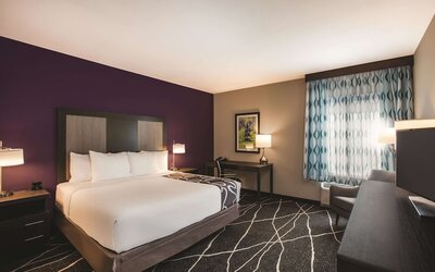 La Quinta Inn & Suites by Wyndham Dallas Northeast-Arboretum