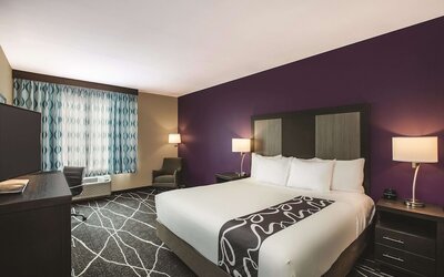 La Quinta Inn & Suites by Wyndham Dallas Northeast-Arboretum