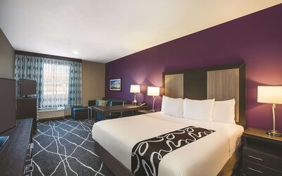 La Quinta Inn & Suites by Wyndham Dallas Northeast-Arboretum