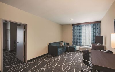 La Quinta Inn & Suites by Wyndham Dallas Northeast-Arboretum