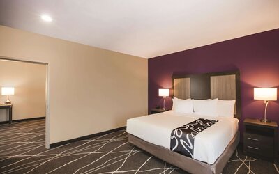 La Quinta Inn & Suites by Wyndham Dallas Northeast-Arboretum