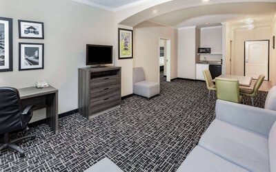 La Quinta Inn & Suites by Wyndham Garland Harbor Point