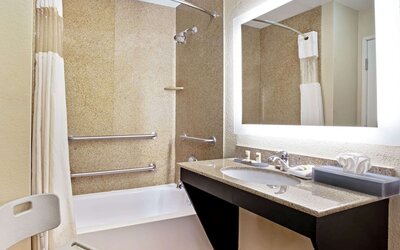 La Quinta Inn & Suites by Wyndham Garland Harbor Point