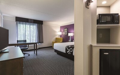La Quinta Inn & Suites by Wyndham Dallas Plano West