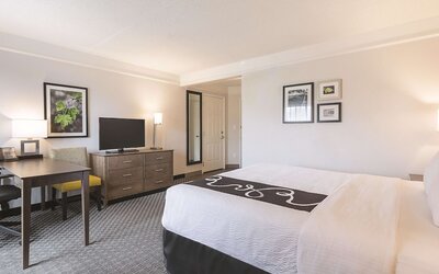 La Quinta Inn & Suites by Wyndham Dallas Plano West