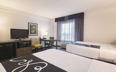 La Quinta Inn & Suites by Wyndham Dallas Plano West