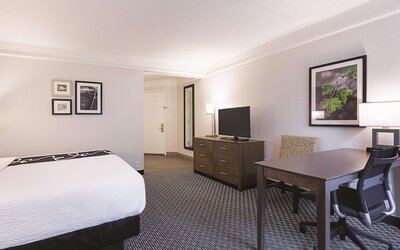 La Quinta Inn & Suites by Wyndham Dallas Plano West