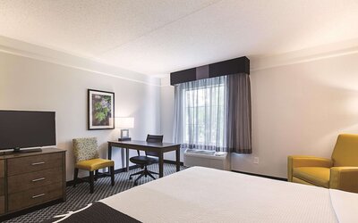 La Quinta Inn & Suites by Wyndham Dallas Plano West