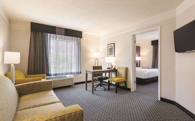 La Quinta Inn & Suites by Wyndham Dallas Plano West