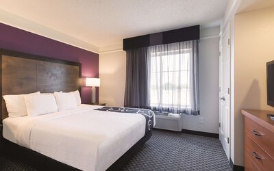 La Quinta Inn & Suites by Wyndham Dallas Plano West