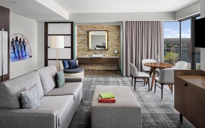 W Scottsdale