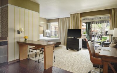 Suite, Multiple Beds (Two Bedroom King and Two Queens)