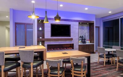 La Quinta Inn & Suites by Wyndham Greensboro Arpt High Point