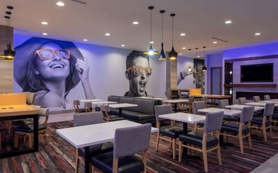 La Quinta Inn & Suites by Wyndham Greensboro Arpt High Point