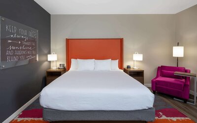 La Quinta Inn & Suites by Wyndham Greensboro Arpt High Point