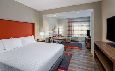 La Quinta Inn & Suites by Wyndham Greensboro Arpt High Point