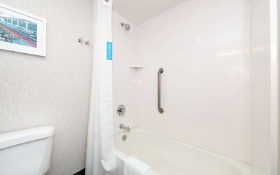 Hampton Inn Greensboro-Airport