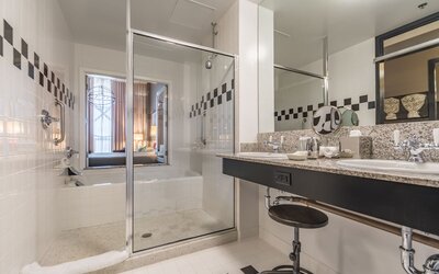 Proximity Hotel