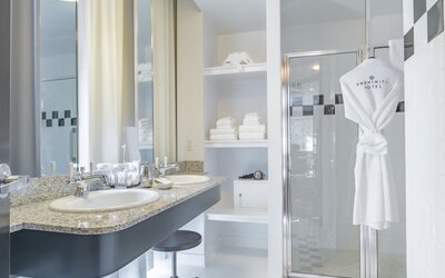 Proximity Hotel