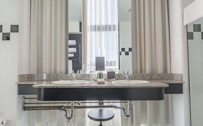 Proximity Hotel