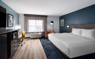 La Quinta Inn & Suites by Wyndham Greensboro NC