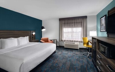 La Quinta Inn & Suites by Wyndham Greensboro NC