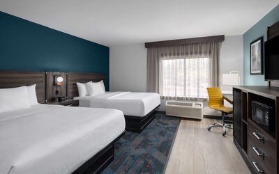 La Quinta Inn & Suites by Wyndham Greensboro NC