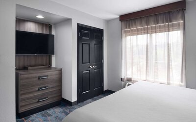 La Quinta Inn & Suites by Wyndham Greensboro NC