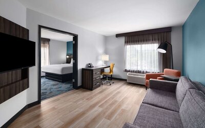 La Quinta Inn & Suites by Wyndham Greensboro NC